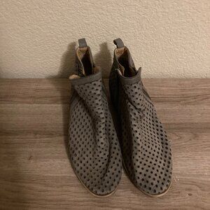 Lucky Brand Basels Perforated Leather Booties Womens Size 6W Tan Zipper Sides